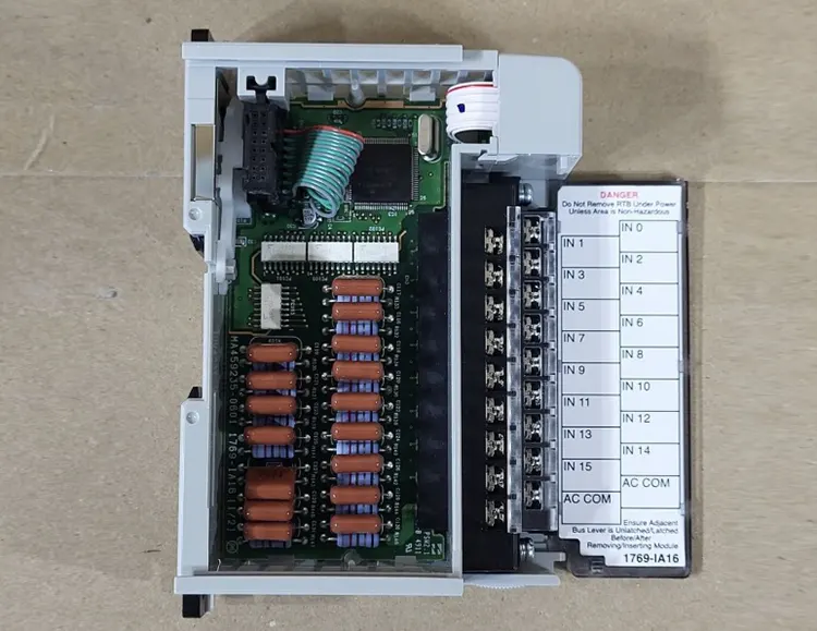 Програмований логічний контролер є основою промислової автоматизації